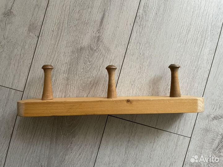 Вешалка деревянная