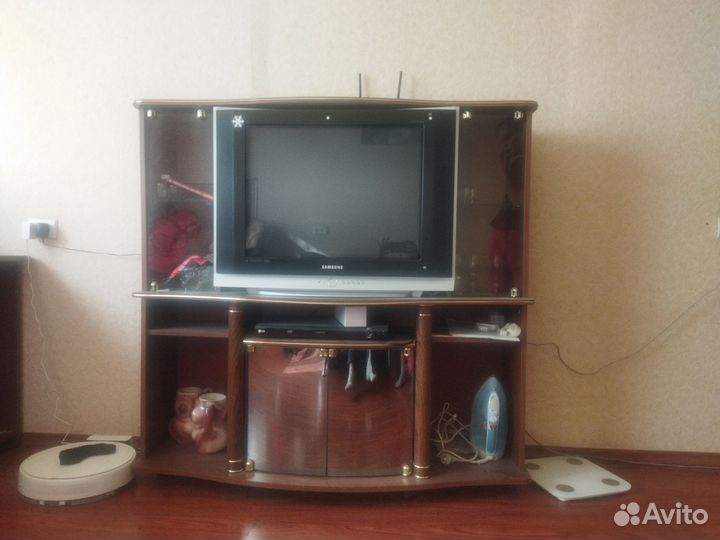 Полка под телевизор