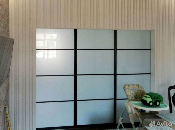 Раздвижная перегородка с матовым стеклом