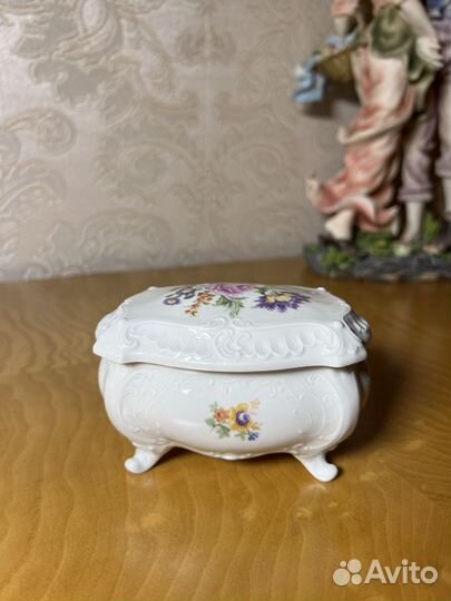 Шкатулка фарфор