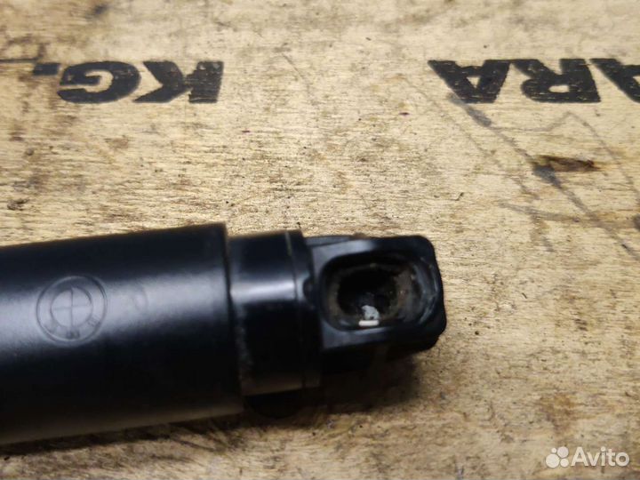 Амортизатор крышки багажника левый BMW X5 E70