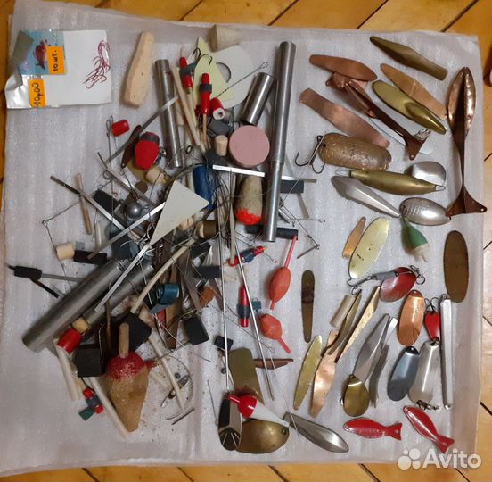 Рыбацкие принадлежности с ящиком