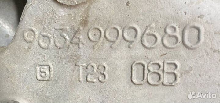 Кронштейн двигателя правый Peugeot 206 2006