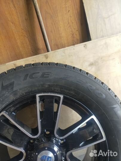 Pirelli Ice Zero 235/65 R17