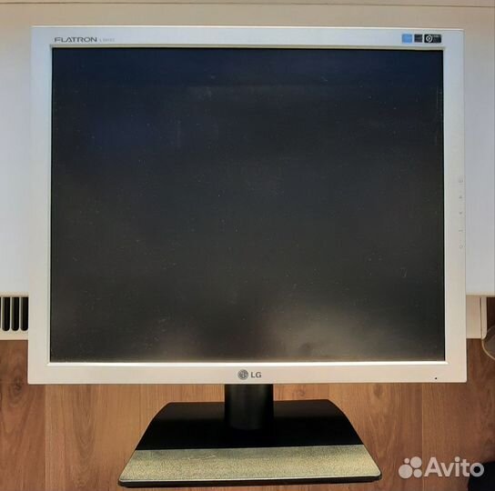 Монитор LG flatron l1919