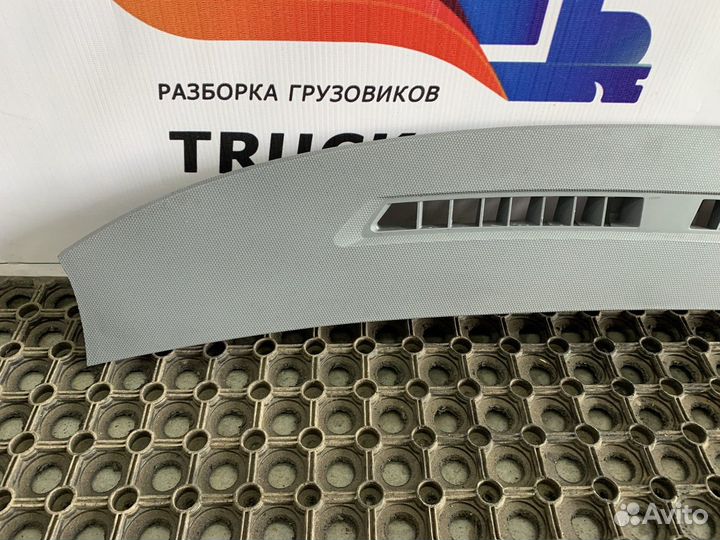 82562195 Жабо левая часть Renault T