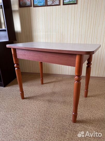 Стол обеденный