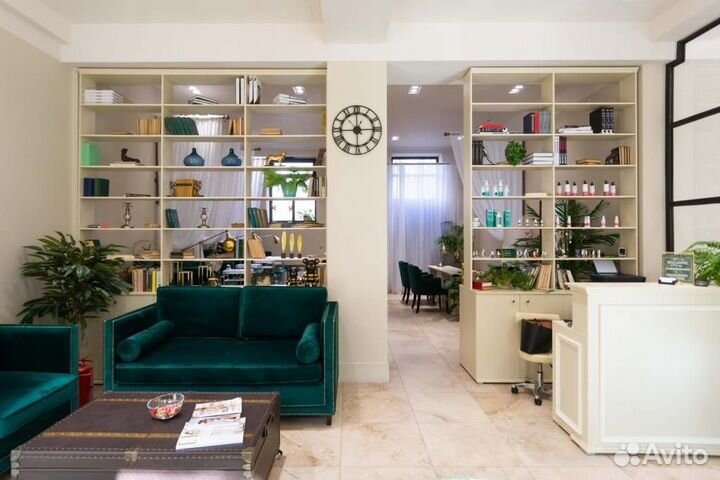 Администратор студии маникюра