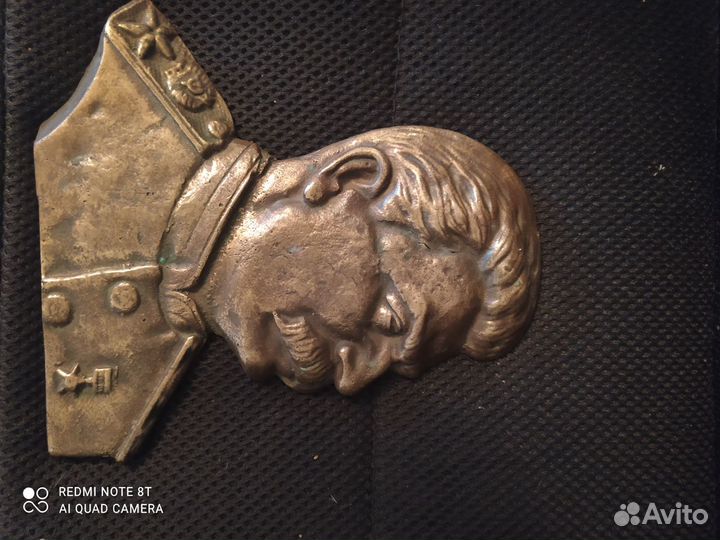 Бронзовый барельеф Сталина