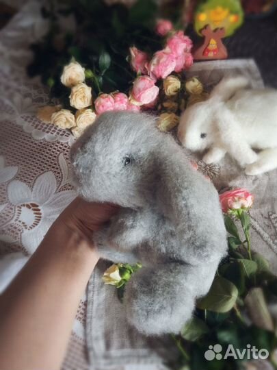 Зайчик вязаный