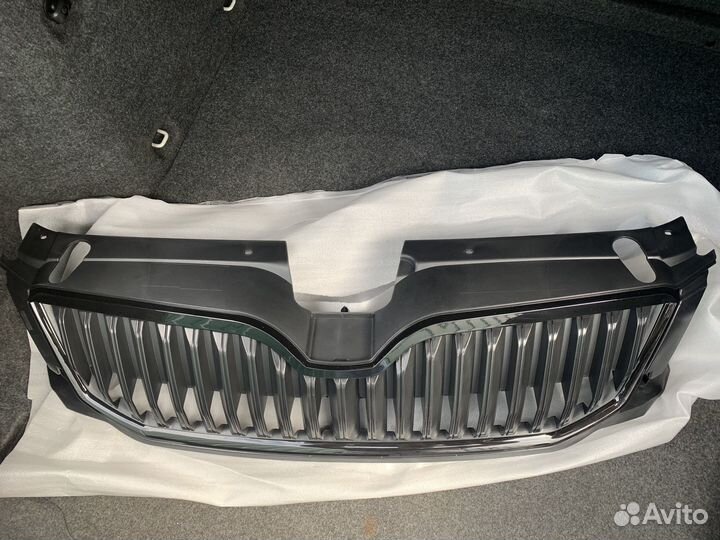 Решетка радиатора skoda octavia a7 черная новая