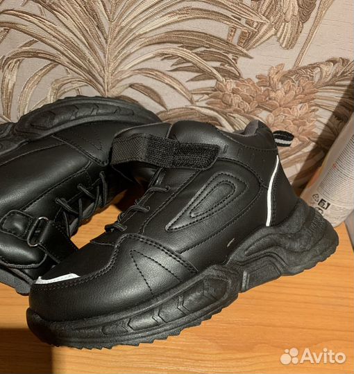 Кроссовки черные на меху (стелька 20,5)