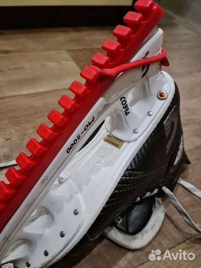 Коньки хоккейные