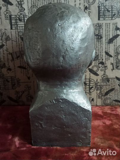Бюст Достоевский