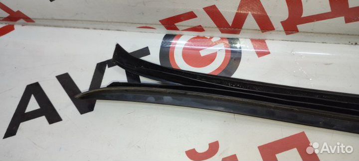 Молдинг лобового стекла Volkswagen Passat 3C2 BZB