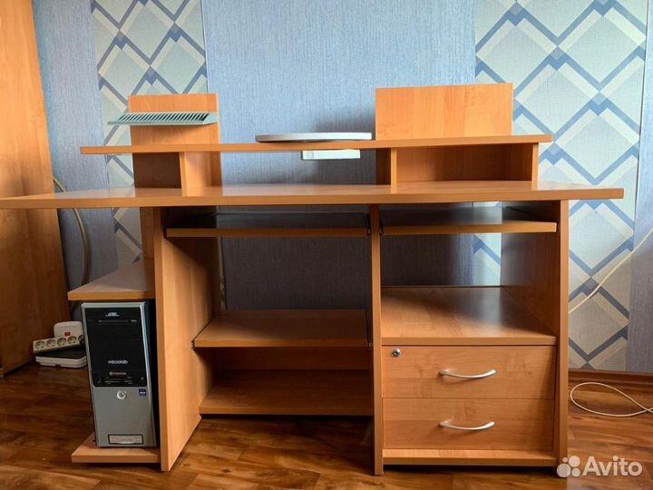 Стол письменный компьютерный