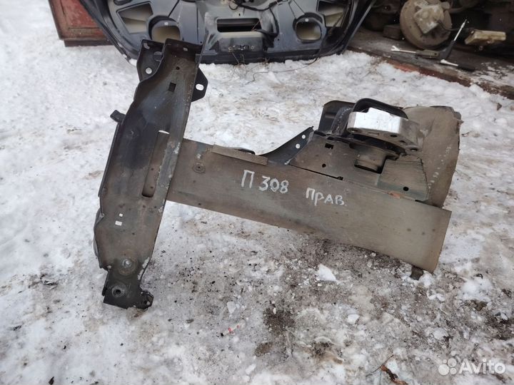 Передний лонжерон правый Peugeot 308