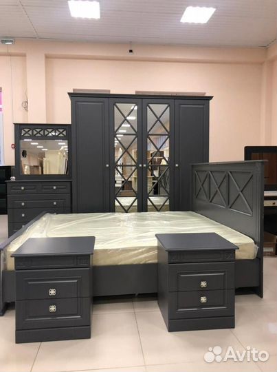 Спальный гарнитур