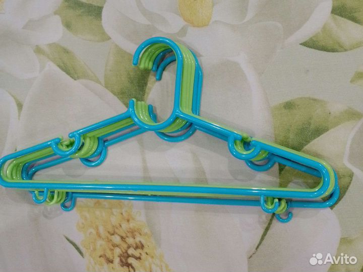 Вешалки детские