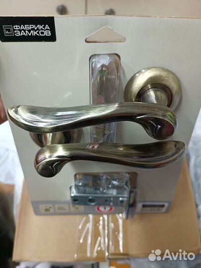 Дверные ручки новые 4 комплекта