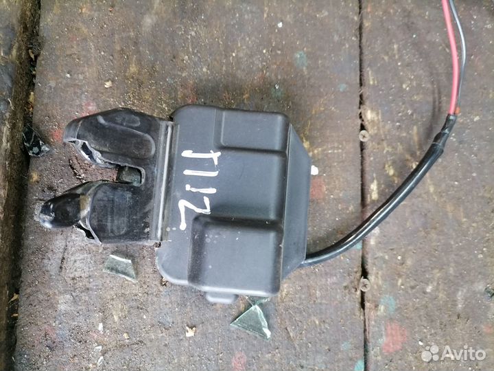 Замок багажника Nissan Primera P12