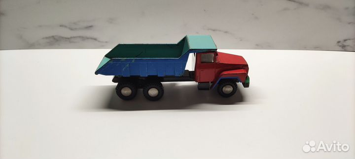 Модель автомобиля краз СССР (1:50)