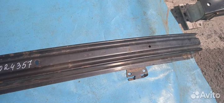 Усилитель переднего бампера Land Rover range rove