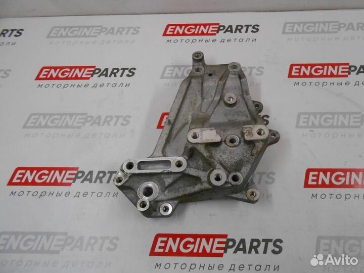 Кронштейн Isuzu Elf NKS85