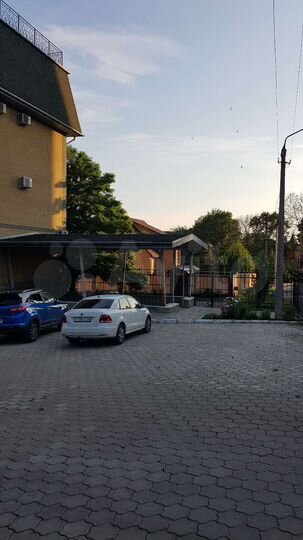 2-к. квартира, 82,4 м², 2/4 эт.