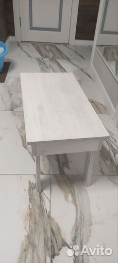 Столик, стол, подставка