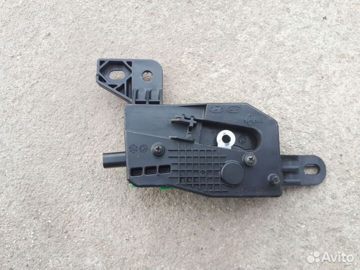 Активатор замка крышки багажника Kia Ceed JD