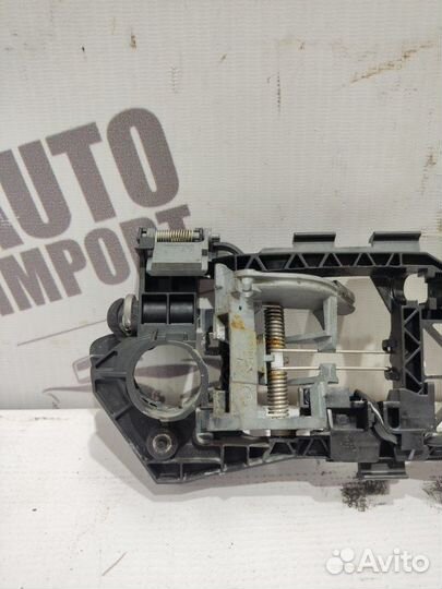 Кронштейн ручки двери задний левый Volkswagen