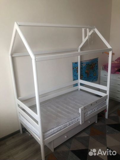 Детская кровать домик с матрасом