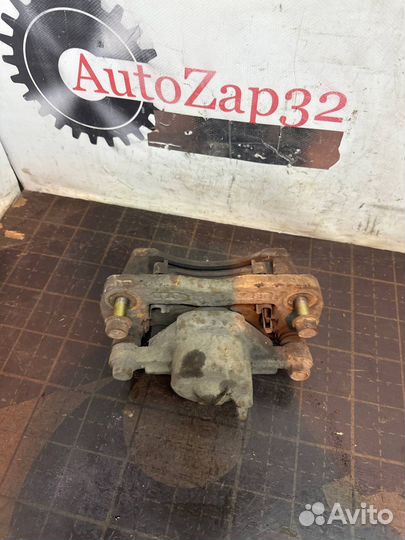 Суппорт передний левый Kia Spectra