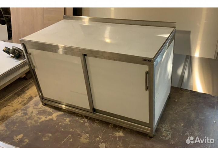 Стол из нержавеющей стали