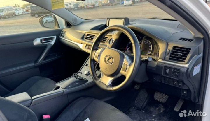 Тросик ручника задний правый Lexus Ct200H ZWA10