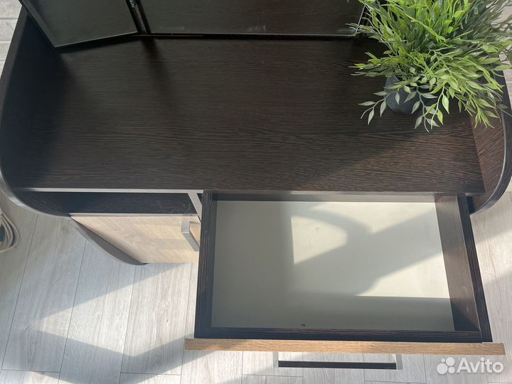 Трельяж с зеркалом туалетный столик