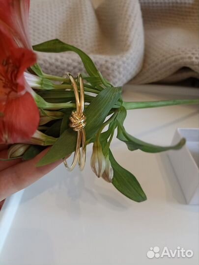 Браслет, серьги в подарок