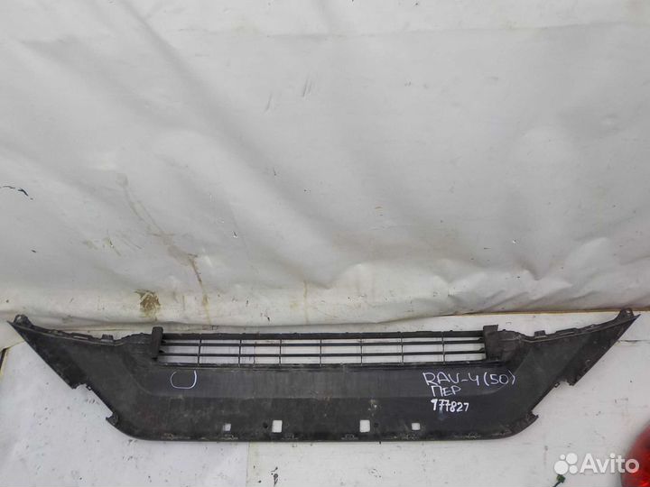 Решетка бампера toyota RAV4 50 передняя