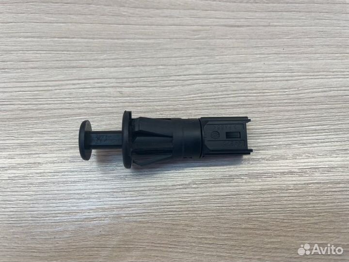 Концевик двери задний Renault Logan