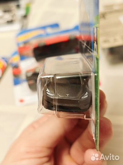 Hot Wheels Tesla Model S Plaid Tesla Model Y