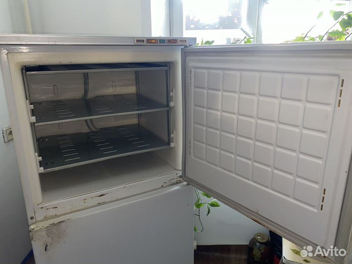 Холодильник 2 камерный полностью исправен