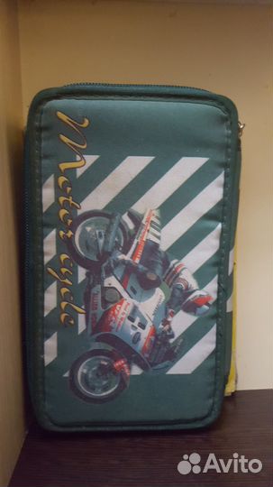 Пенал школьный отдадим за шоколадку