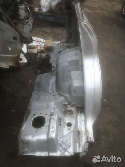 Левое заднее крыло (четверть) Land Cruiser 200