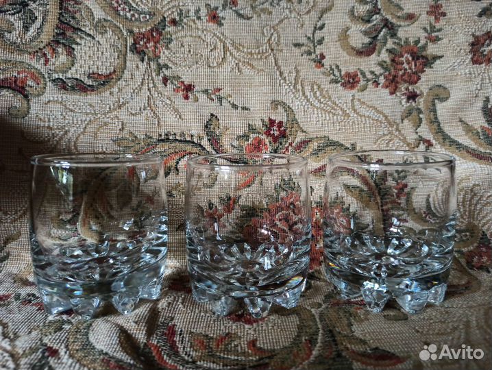 Бокалы, рюмки, стопки