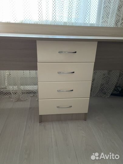 Письменный стол