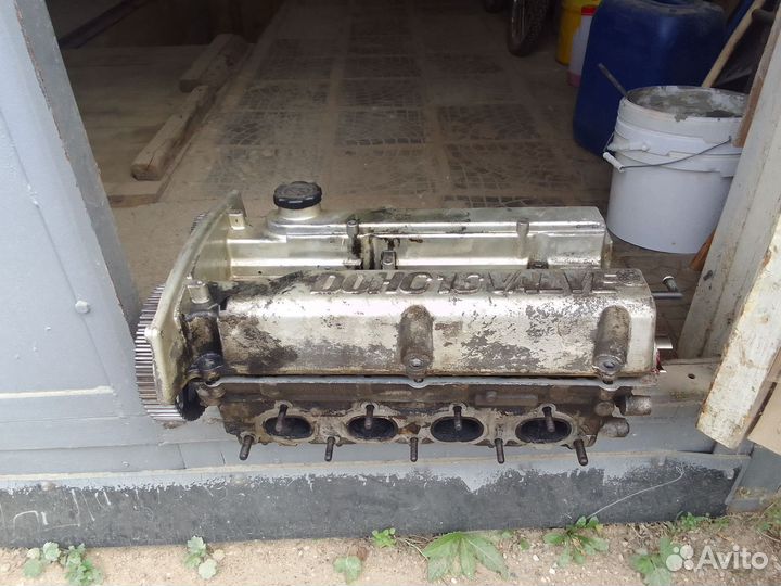 Головка двигателя в сборе