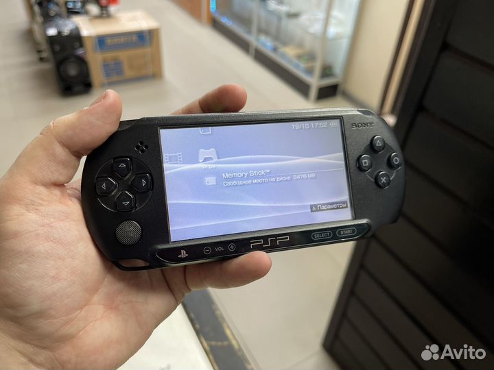 Sony PlayStation Portable Street (PSP-E1008)