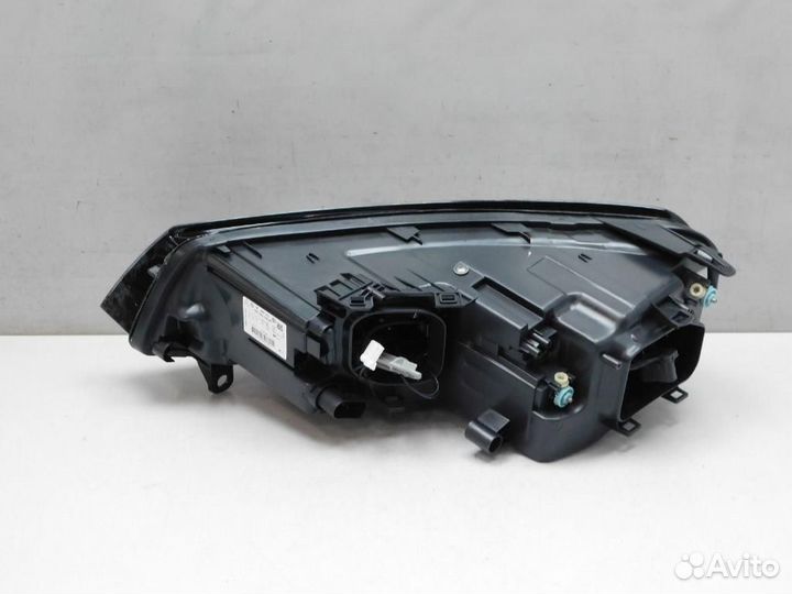 Фара правая Volkswagen Touareg