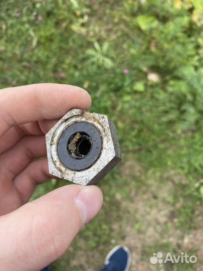 Гайка с сальником от активатора